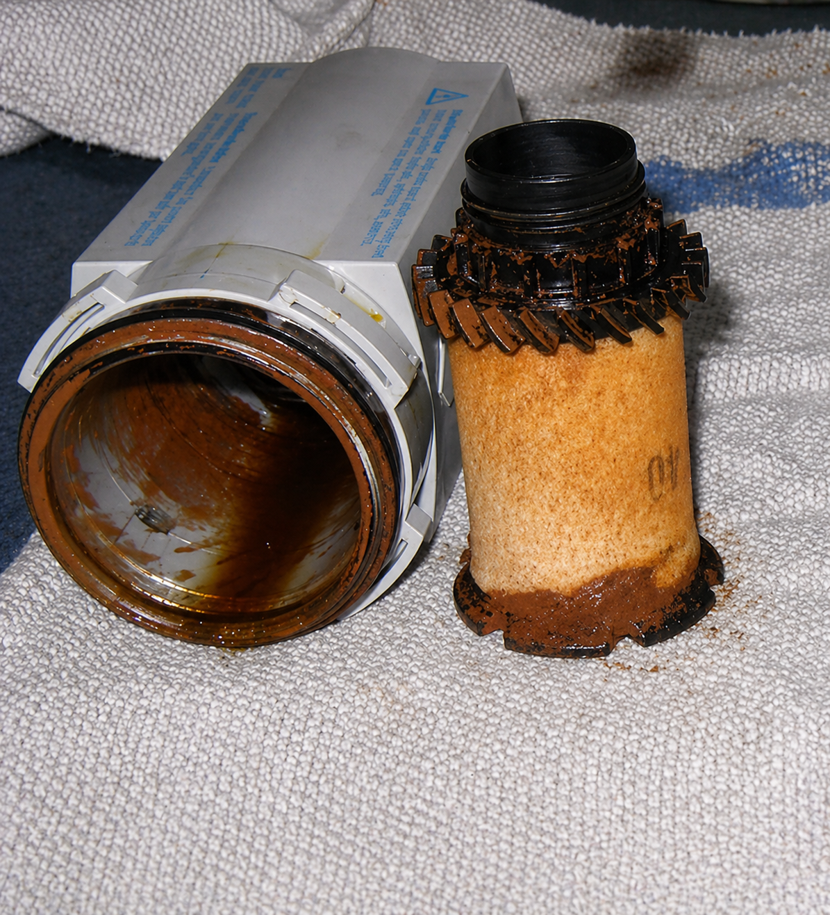 Yağ ile dolmuş ve tıkanmış basınçlı hava filtre elemanı